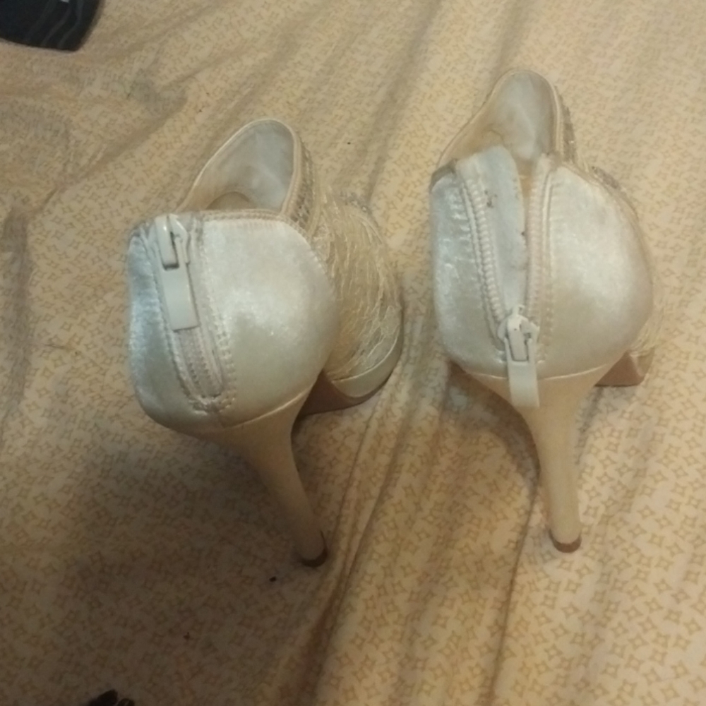 Heels - Picture 3 of 3